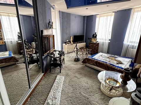 квартира за адресою Космічна вул., 12а