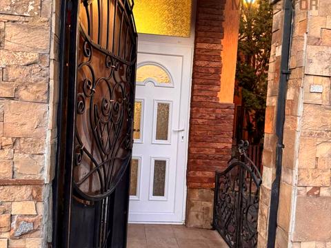 будинок за адресою Ужгород, Центральна, 8