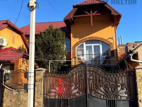 будинок за адресою Ужгород, Центральна, 8