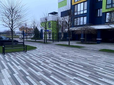 комерційна за адресою Леоніда Бірюкова бульв., 9