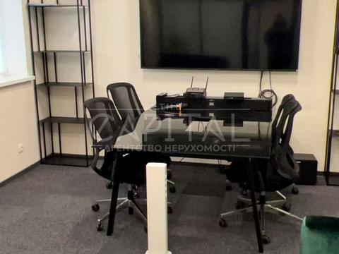 комерційна за адресою Миколи Бажана просп., 14А