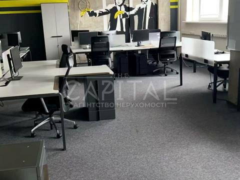 комерційна за адресою Миколи Бажана просп., 14А