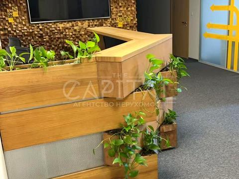 комерційна за адресою Миколи Бажана просп., 14А