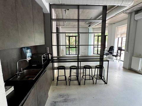 комерційна за адресою Воздвиженська вул., 51