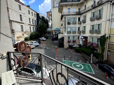 комерційна за адресою Воздвиженська вул., 51