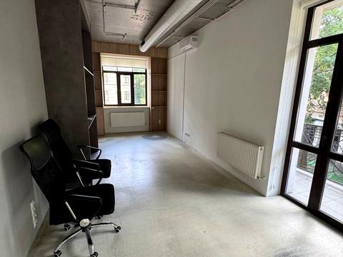 комерційна за адресою Воздвиженська вул., 51