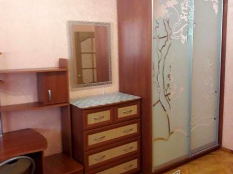 квартира за адресою Ревуцького вул., 4