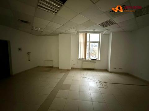 комерційна за адресою Незалежності вул., 36