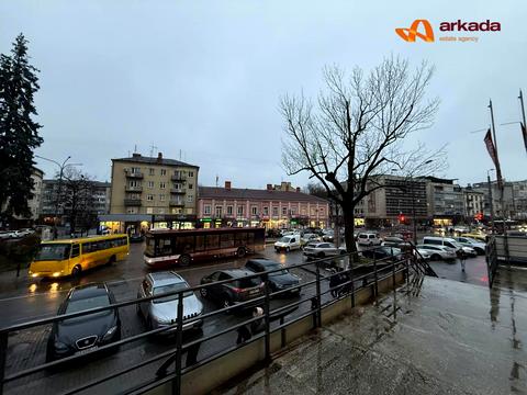 комерційна за адресою Незалежності вул., 36