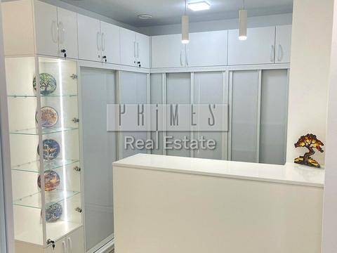 комерційна за адресою Анни Ахматової вул., 22