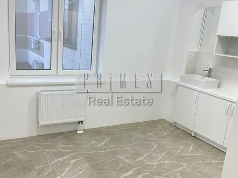 комерційна за адресою Анни Ахматової вул., 22