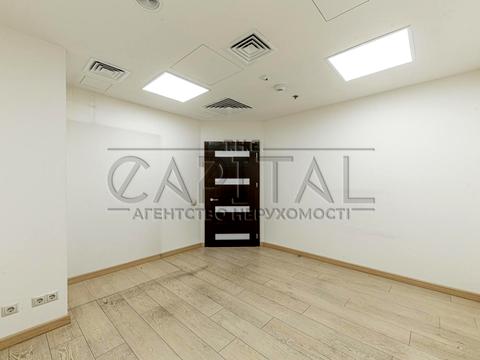 комерційна за адресою Володимирська вул., 5