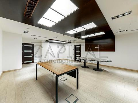 комерційна за адресою Володимирська вул., 5