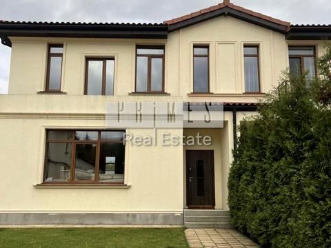 будинок за адресою Вишнева вул.