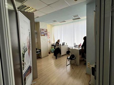 комерційна за адресою Королеви Єлизавети ІІ вул. (Глинки), 2