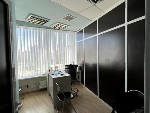 комерційна за адресою Королеви Єлизавети ІІ вул. (Глинки), 2