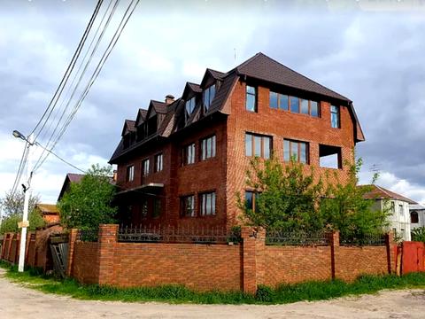 комерційна за адресою Дмитра Янченка вул., 10