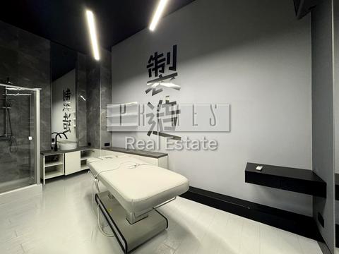 комерційна за адресою Андрія Верхогляда вул. (Михайла Драгомирова), 15-А