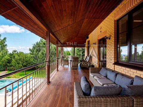 дом по адресу Левадна