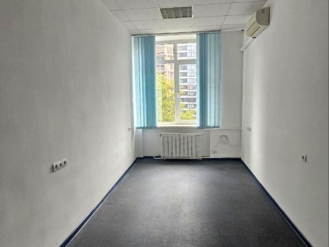 комерційна за адресою Євгена Коновальця вул. (Щорса), 31