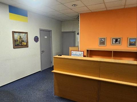 комерційна за адресою Євгена Коновальця вул. (Щорса), 31