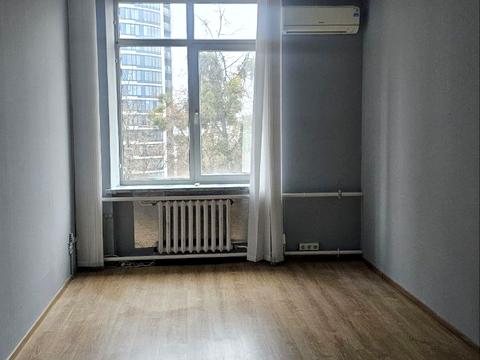 комерційна за адресою Євгена Коновальця вул. (Щорса), 31