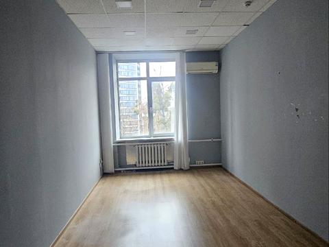 комерційна за адресою Євгена Коновальця вул. (Щорса), 31