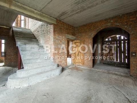 комерційна за адресою Каштанова вул., 7