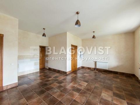 комерційна за адресою Каштанова вул., 7