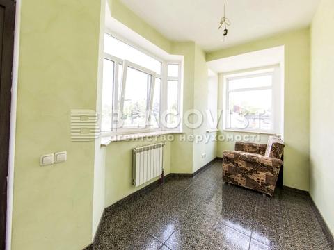 комерційна за адресою Каштанова вул., 7