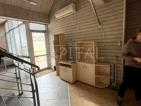 комерційна за адресою Нижньоюрківська вул., 37