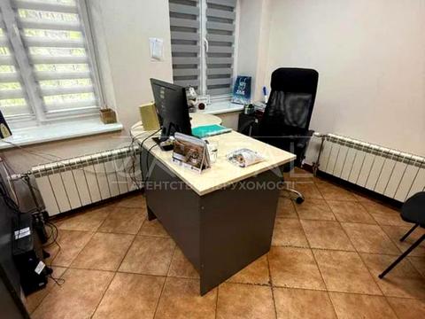 комерційна за адресою Нижньоюрківська вул., 37