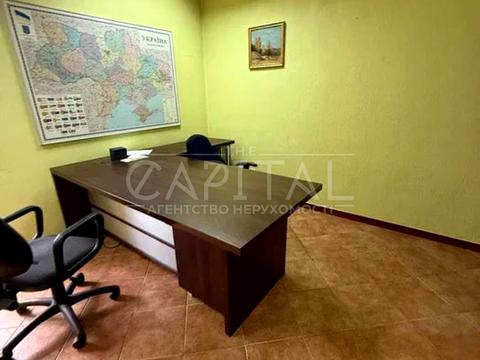 комерційна за адресою Нижньоюрківська вул., 37