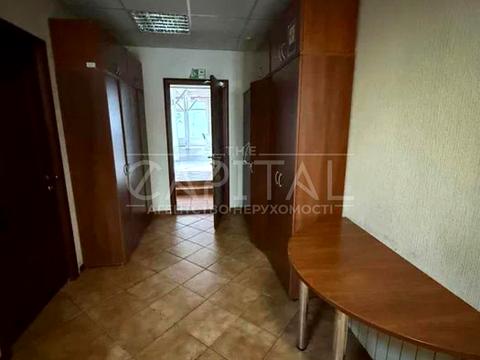 комерційна за адресою Нижньоюрківська вул., 37