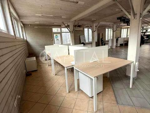 комерційна за адресою Нижньоюрківська вул., 37