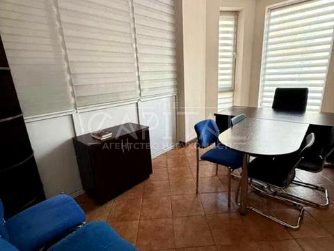 комерційна за адресою Нижньоюрківська вул., 37