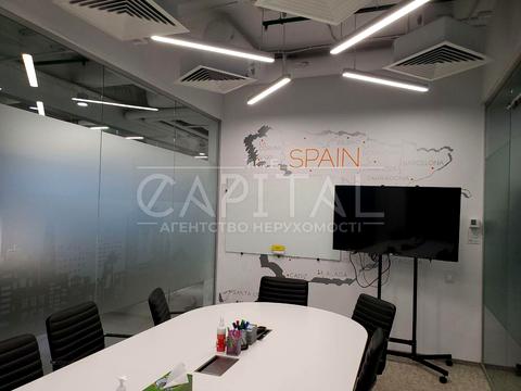 комерційна за адресою Спортивна пл., 1