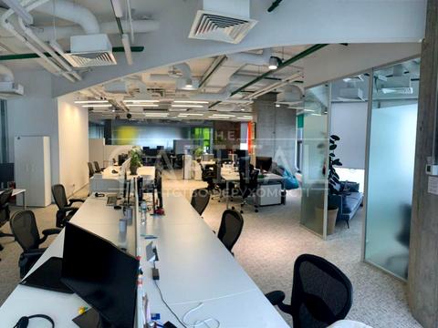 комерційна за адресою Спортивна пл., 1