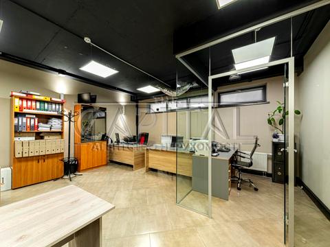 комерційна за адресою Андрія Верхогляда вул. (Михайла Драгомирова), 14-А