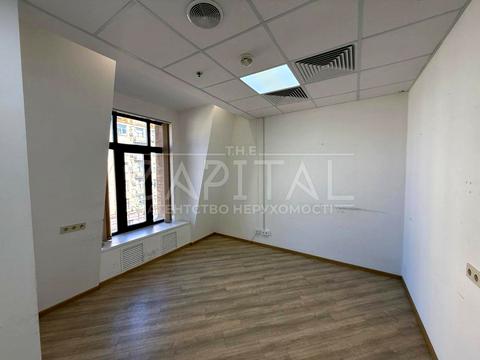 комерційна за адресою Басейна вул., 1