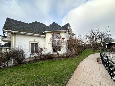 будинок за адресою Центральна вул.