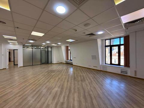 комерційна за адресою Басейна вул., 1