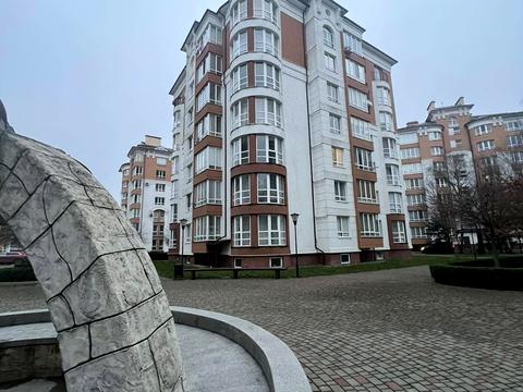 комерційна за адресою Двірська вул., 10