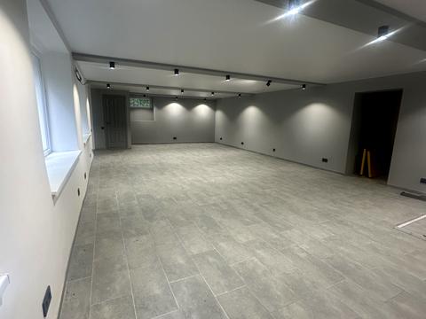 коммерческая по адресу Вячеслава Черновола ул., 1