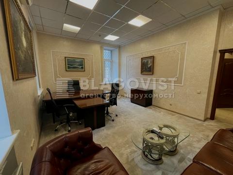 комерційна за адресою Панаса Мирного вул., 2/1