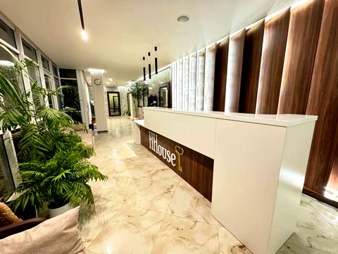 комерційна за адресою Нагірна вул., 16/18