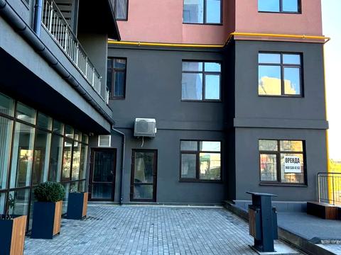 комерційна за адресою Нагірна вул., 16/18