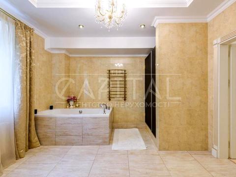 будинок за адресою смт. Козин, французьке містечко, 1