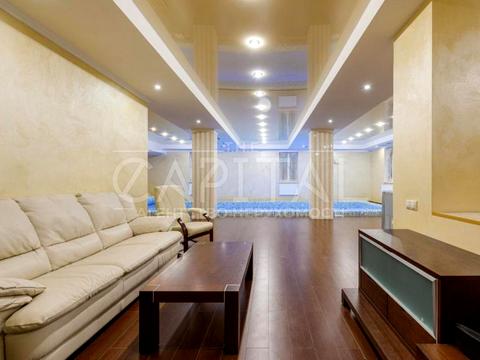 будинок за адресою смт. Козин, французьке містечко, 1