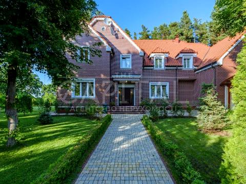 будинок за адресою смт. Козин, французьке містечко, 1